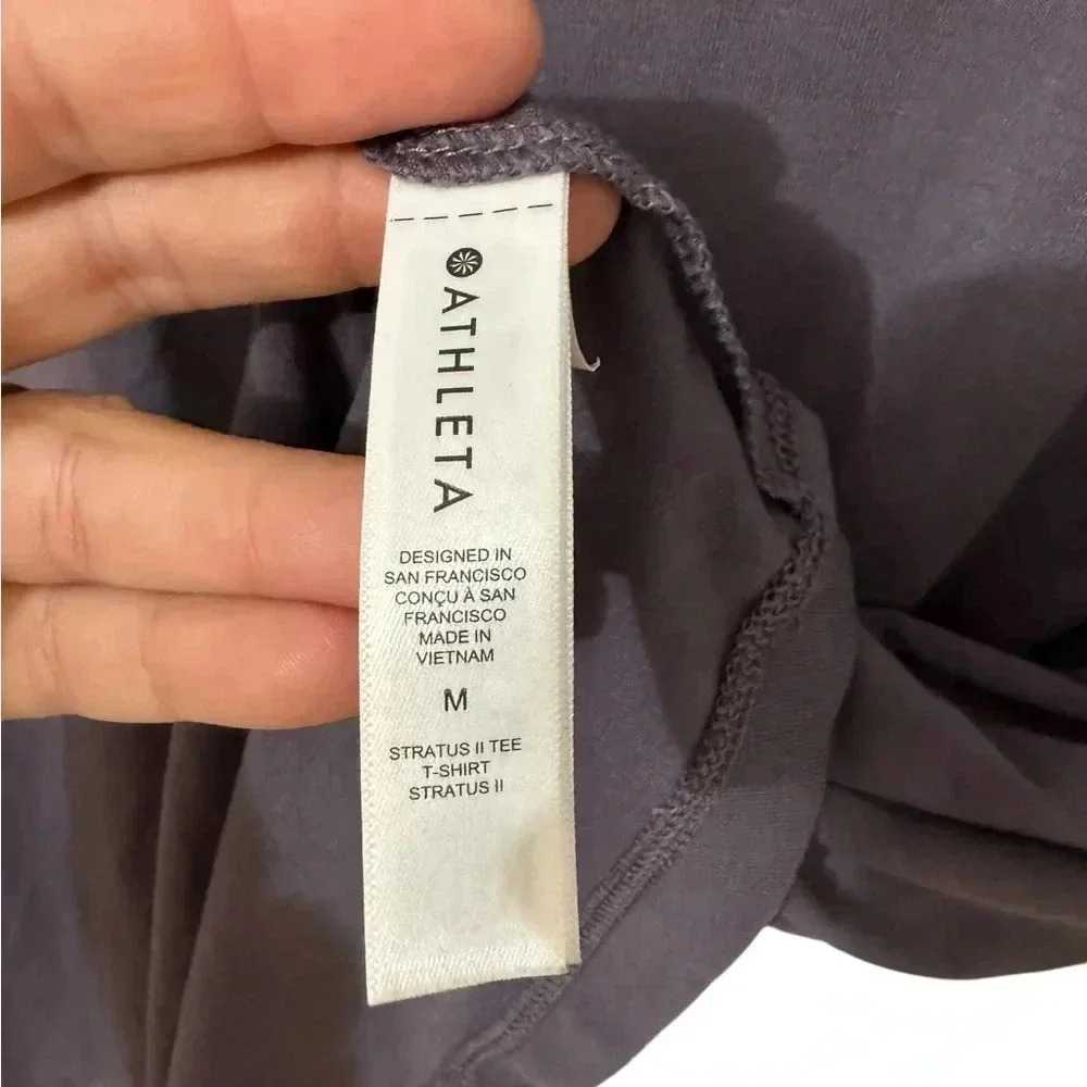 Athleta Stratus II Tee Dusk Violet Athletic Comfy Size Medium - Picture 4 of 4